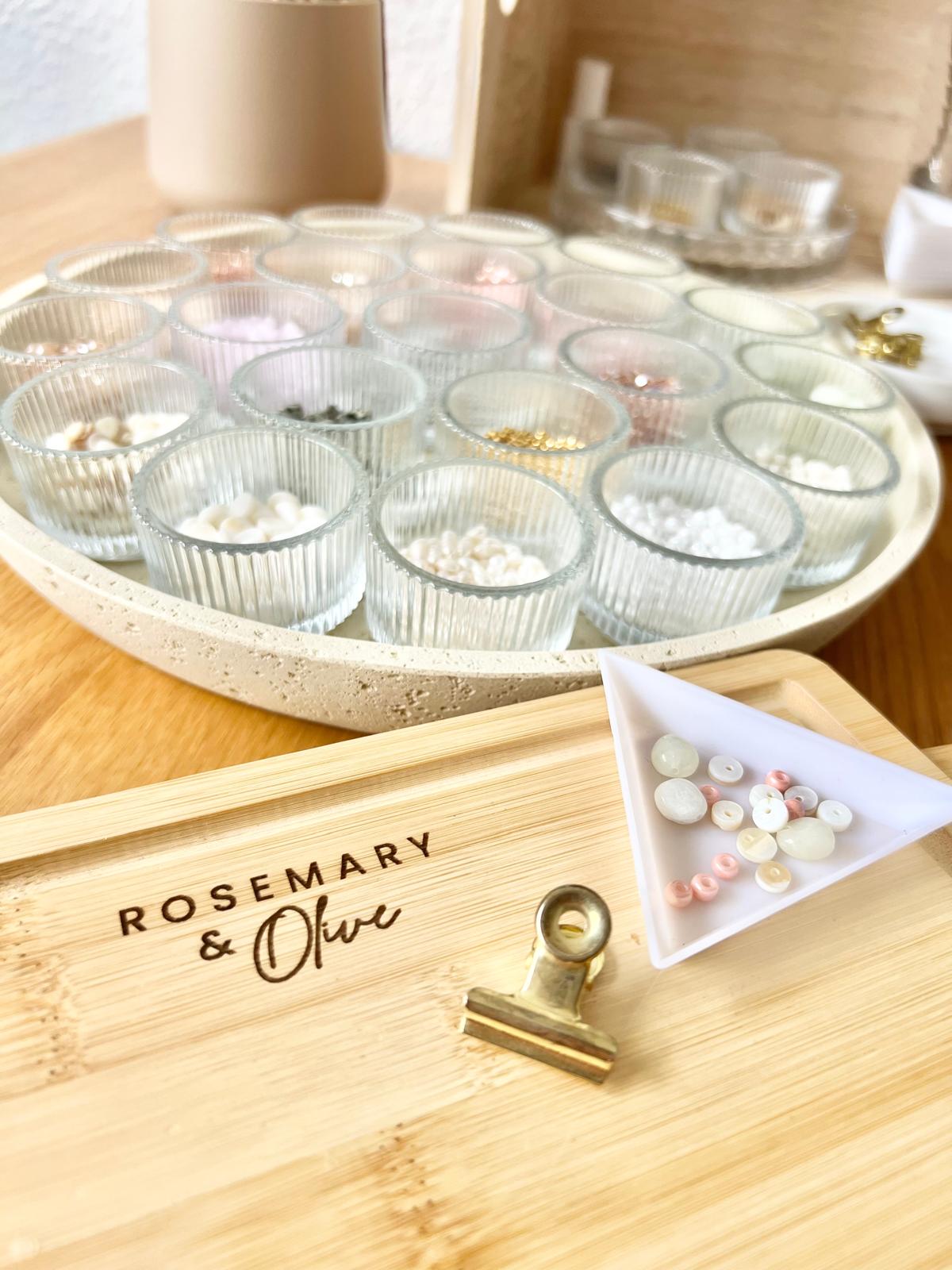 Perlenauswahl und Zubehör für die Perlen Bar